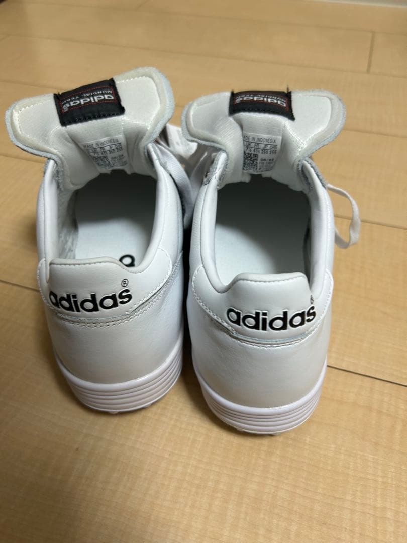 ムンディアルチーム　アディダス　トレーニングシューズ