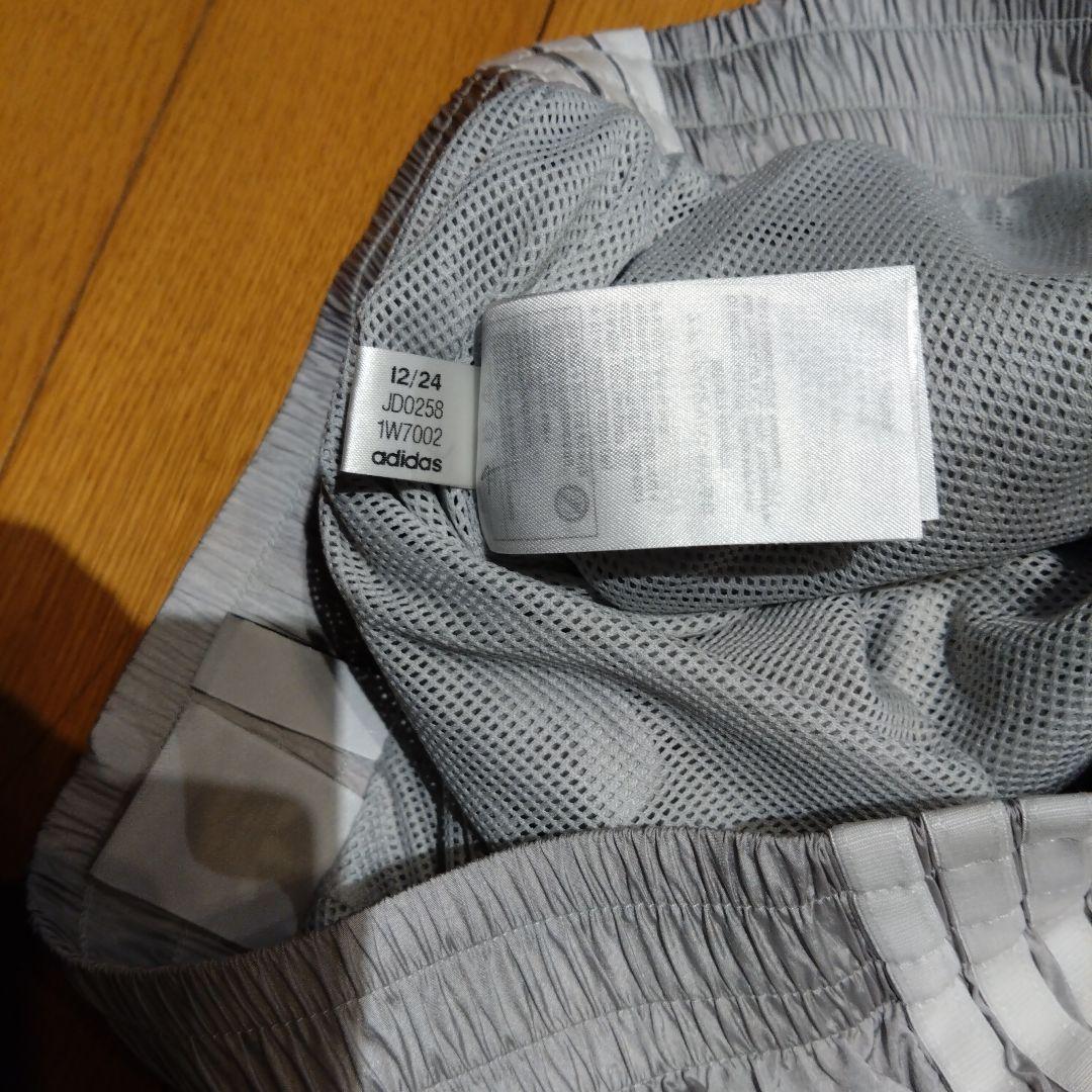 新品同様　アディダス　adidas ワイドパンツ　パラシュート　М〜Lサイズ