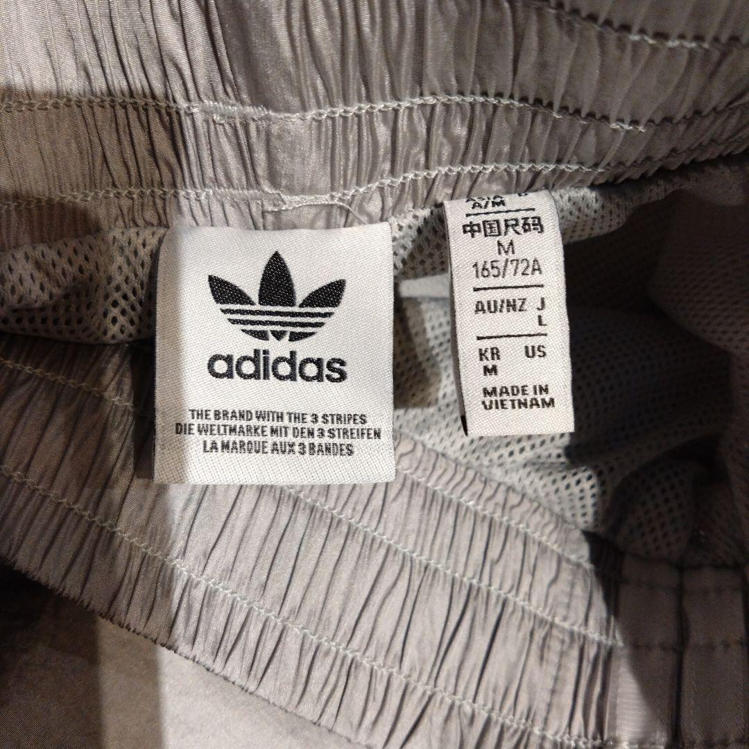 新品同様　アディダス　adidas ワイドパンツ　パラシュート　М〜Lサイズ