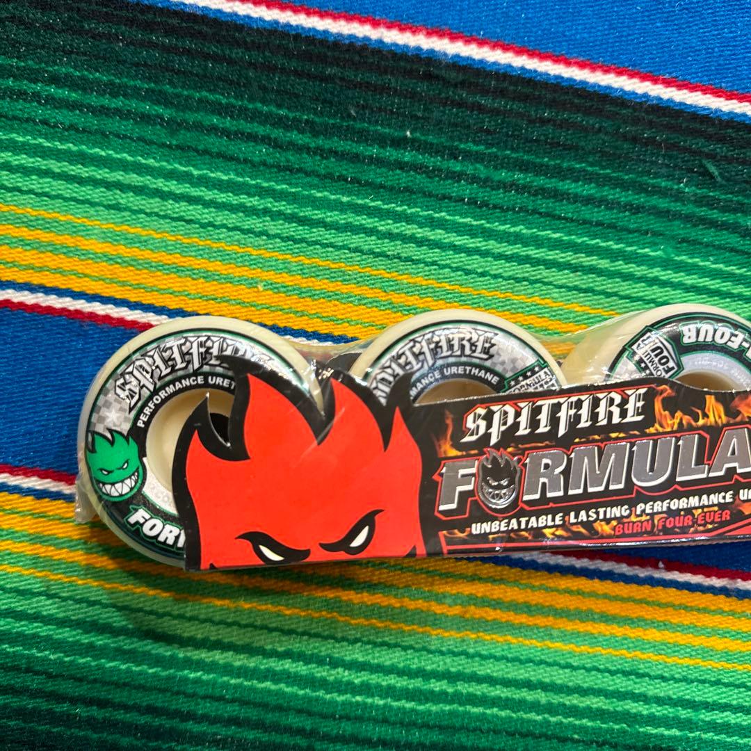 スピットファイア　ウィール　スケボーフォーマル4コニカル53ミリspitfire