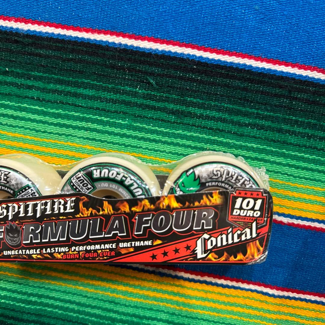 スピットファイア　ウィール　スケボーフォーマル4コニカル53ミリspitfire