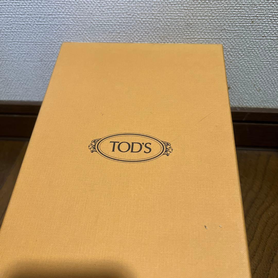 TOD'S メタリックグレー バレエシューズ