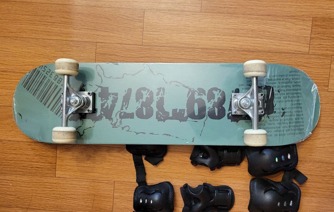 スケートボードとプロテクターセット