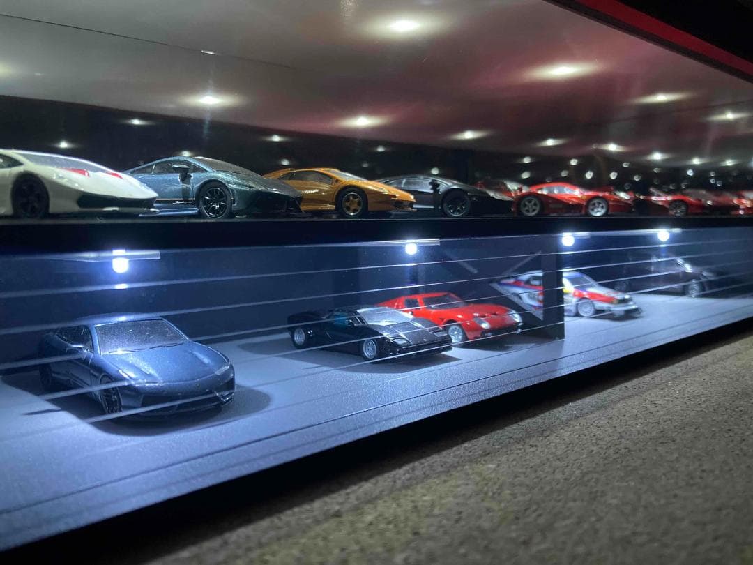 ミニカー専用ジオラマ：1/64＆1/43ショールーム＆ガレージⅠ（ワイドタイプ）