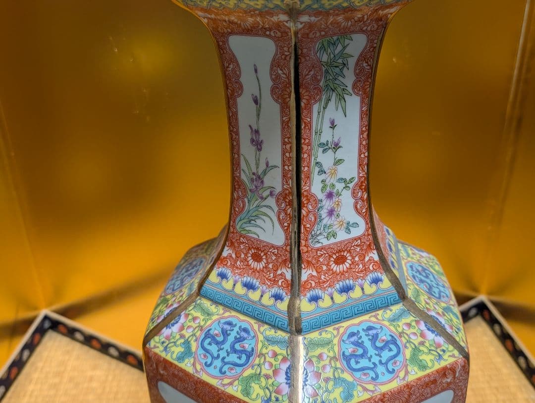 飾り壺　インテリア　六角形 十二干支　花瓶　美術工芸品