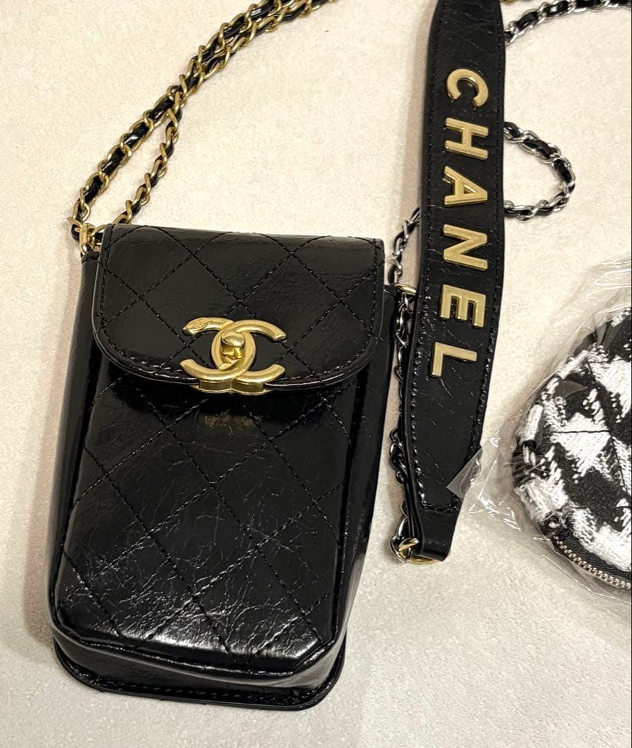 CHANEL ノベルティー スマホポーチ ミニバック