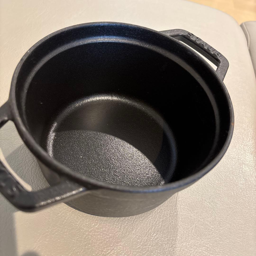 m*3様 Staub La Cocotte 両手鍋 小型 14cm 黒