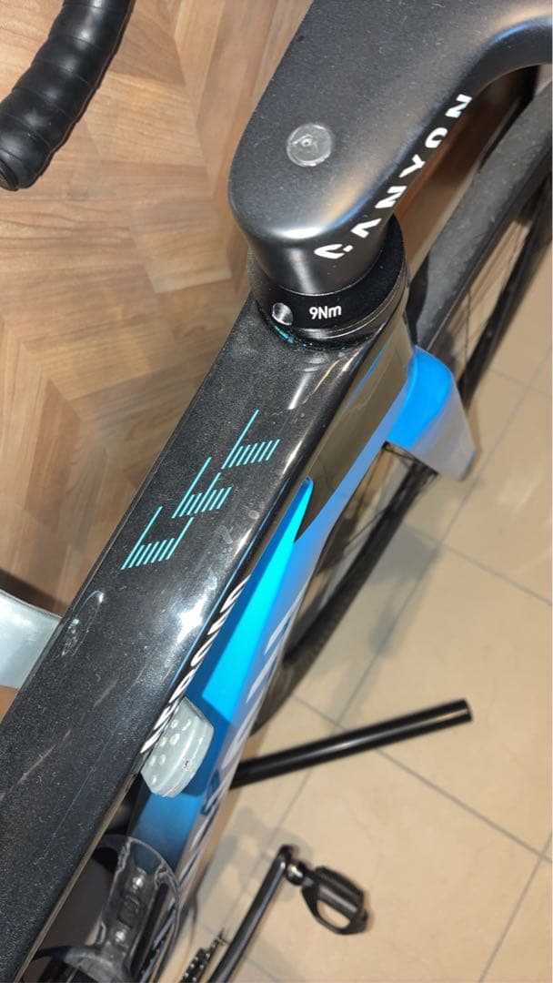 CANYON エアロードCFR 2021モビスターカラー