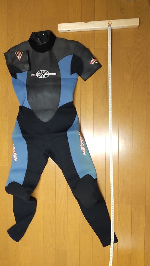 FITSYSTEMSのウエットスーツです。