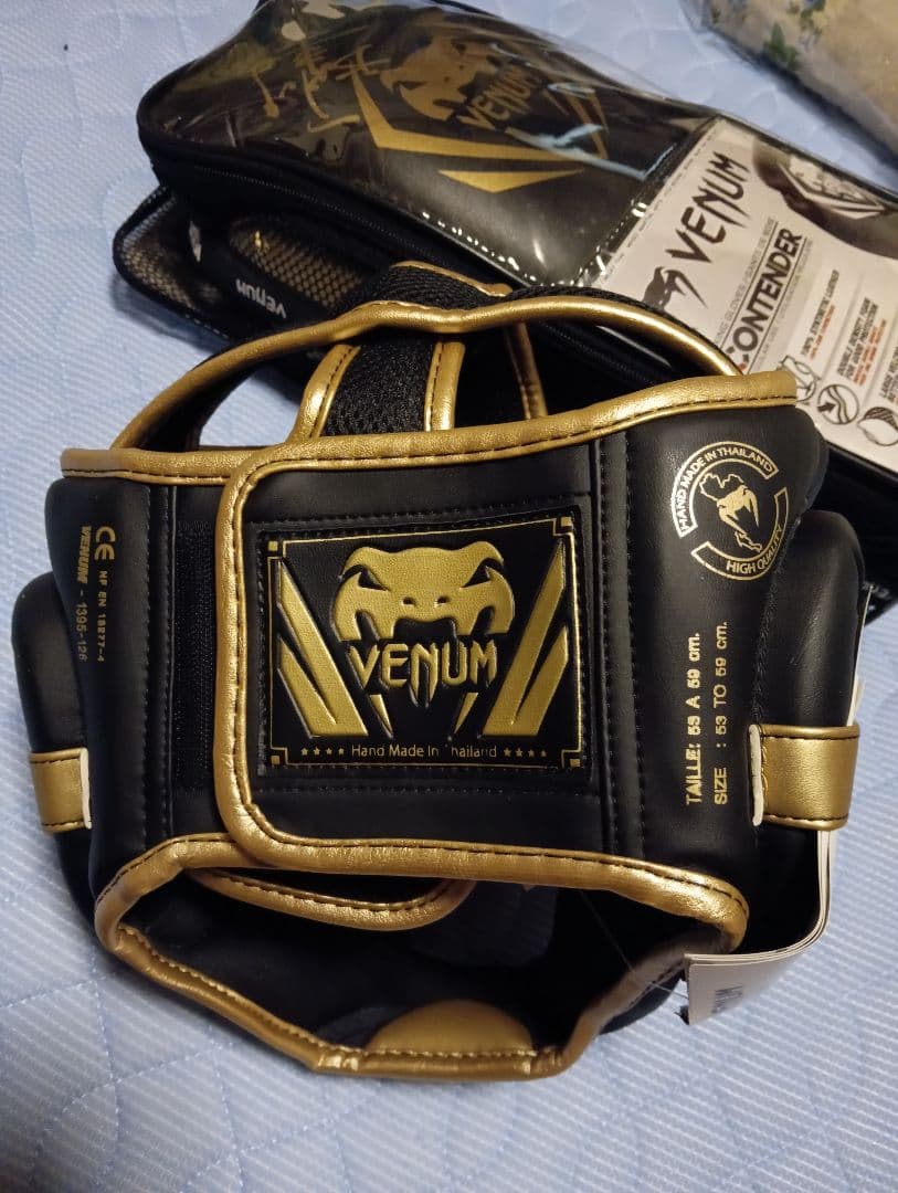 Venum コンテンダーヘッドギア 渡辺二郎さんサイン入り