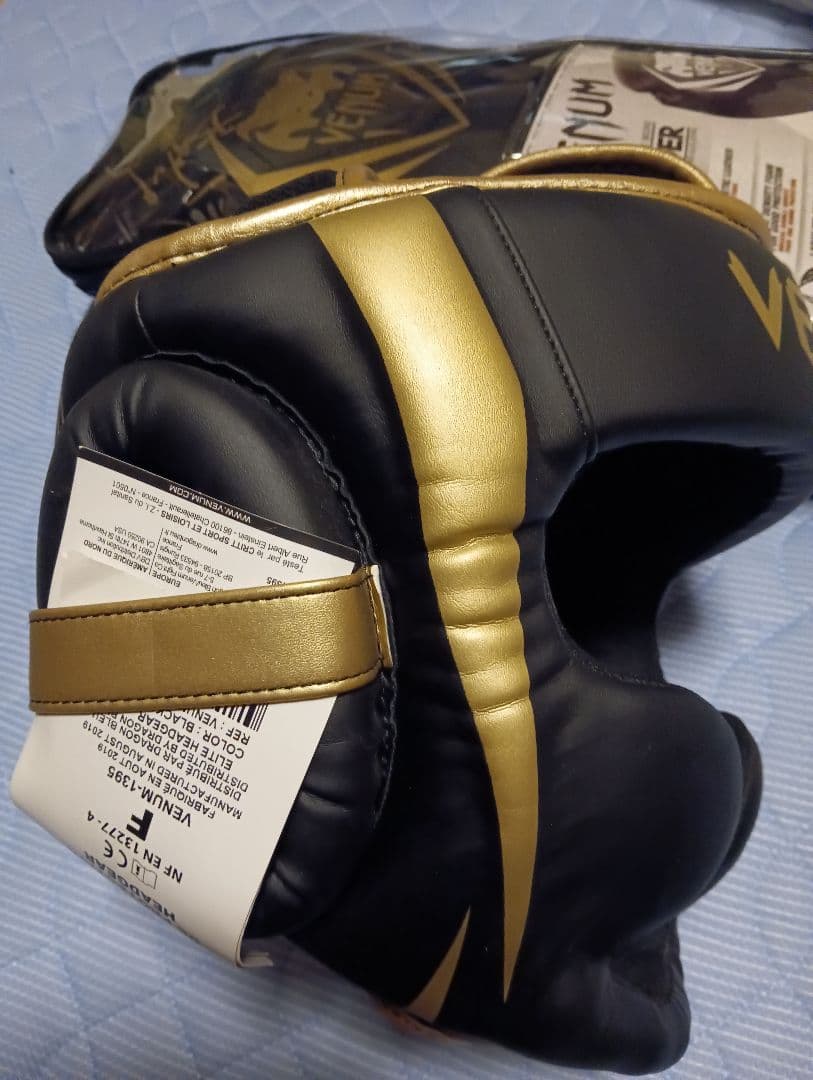 Venum コンテンダーヘッドギア 渡辺二郎さんサイン入り