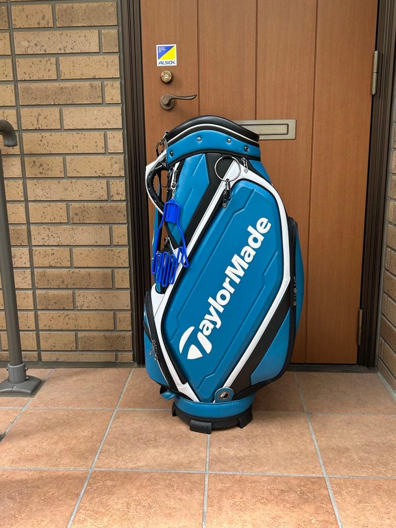 TaylorMade キャディバッグ 9.5型　3.9kg カバーつき