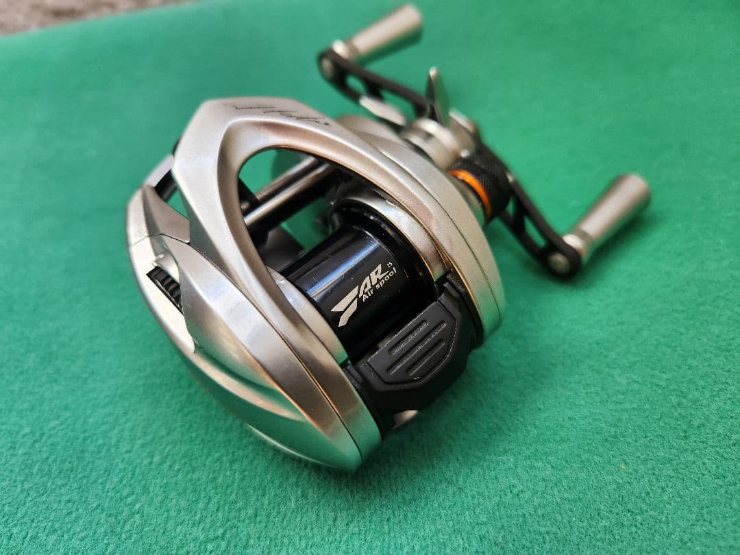 中古美品　ハイスター　ベイトフィネスリール giu99 右巻