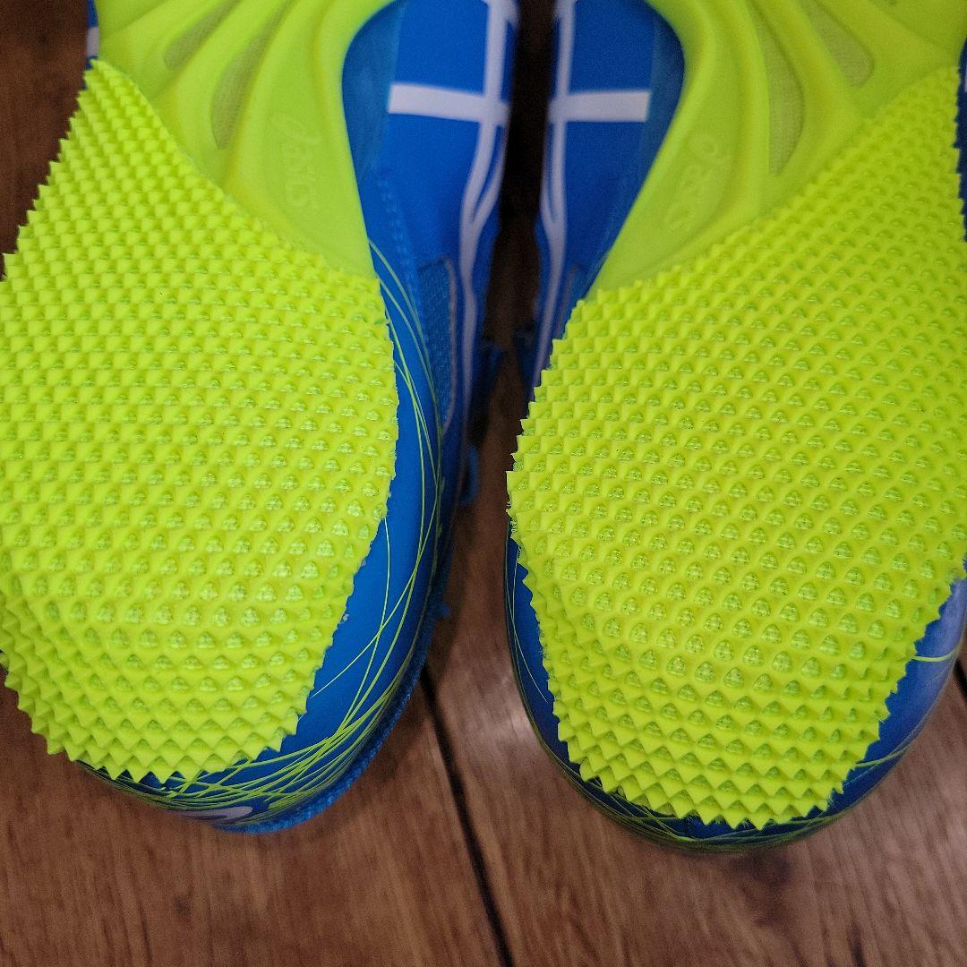 未使用　asics スパイクシューズ 青/黄色　 ベルクロストラップ　ピン付き