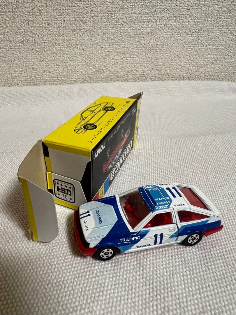 トミカ　トヨタカローラレビン3ドア