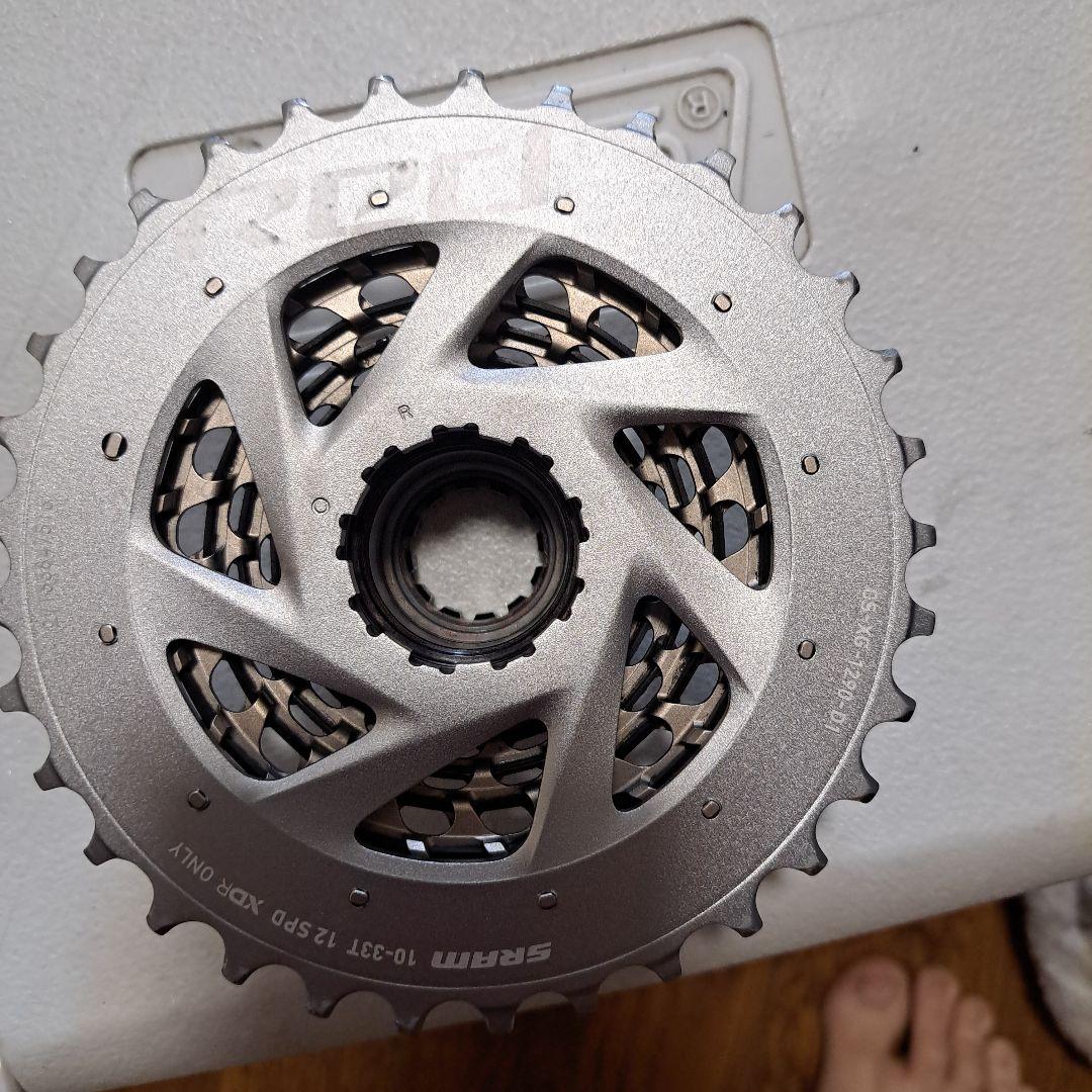 SRAM red カセット10_33t