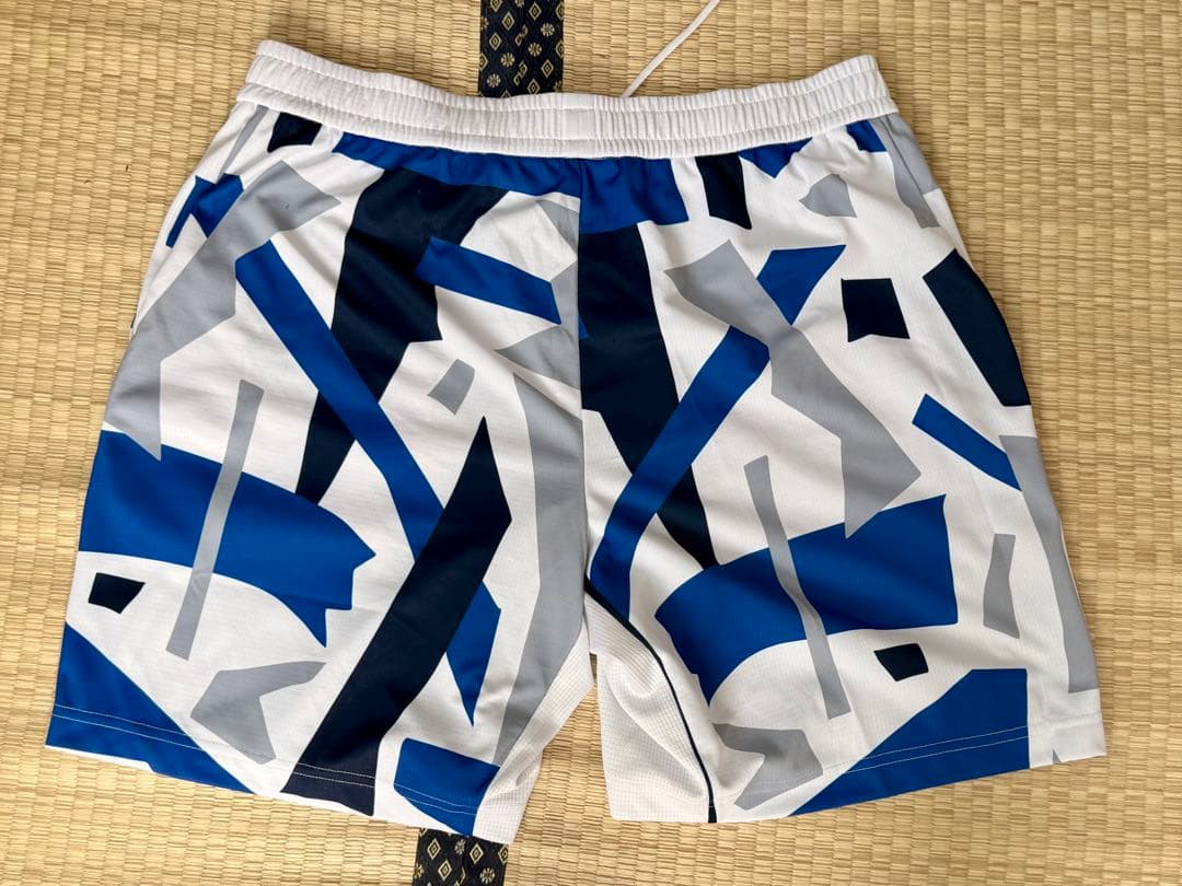 現行モデル　YONEX 幾何学模様 パンツ ユニO