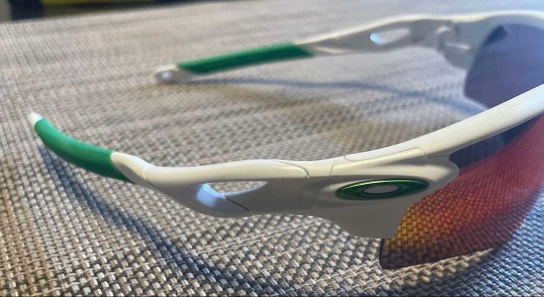 Oakley スポーツサングラス ホワイト/パープル/グリーン（ケース付き）