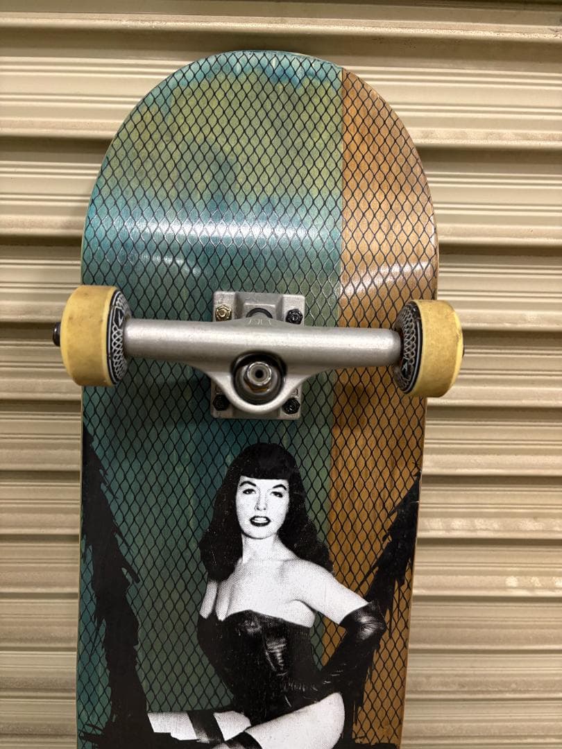 Bettie Page スケートボード コンプリート