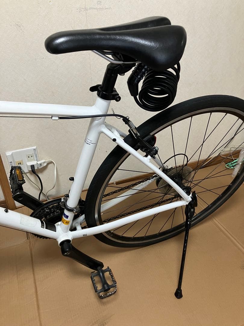 GIANT ESCAPE R DROPホワイトクロスバイク 速度計、鍵付き