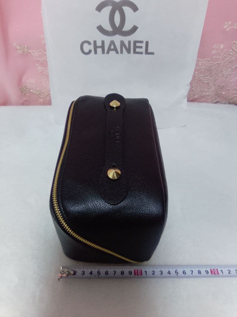 CHANEL ノベルティ ブラックレザー ポーチ