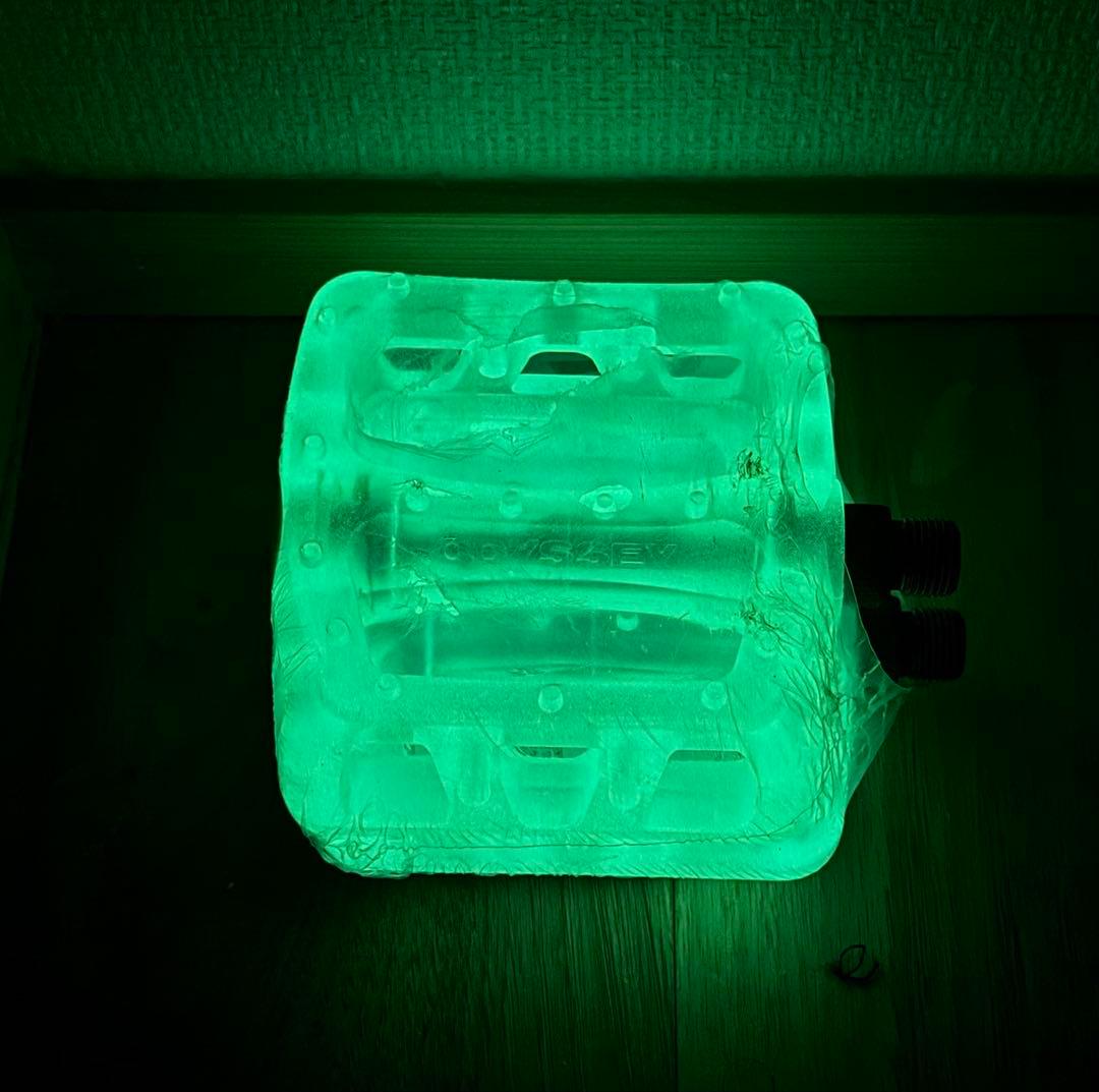 Odyssey Twisted PC ペダル 蓄光（GLOW CLEAR）