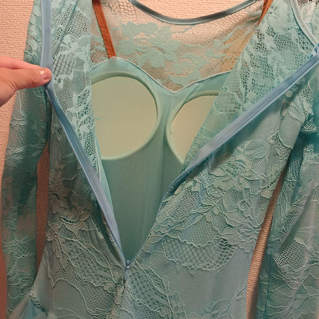 水色の長袖フレアチュールドレス