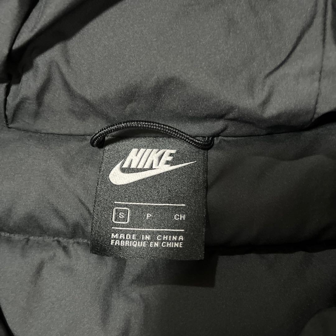 Nike ダウンジャケット 黒　Sサイズ