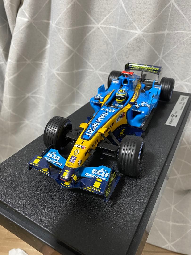 Renault R26 フェルナンド アロンソ レーシングカー
