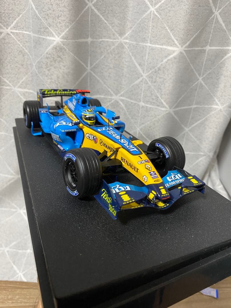 Renault R26 フェルナンド アロンソ レーシングカー