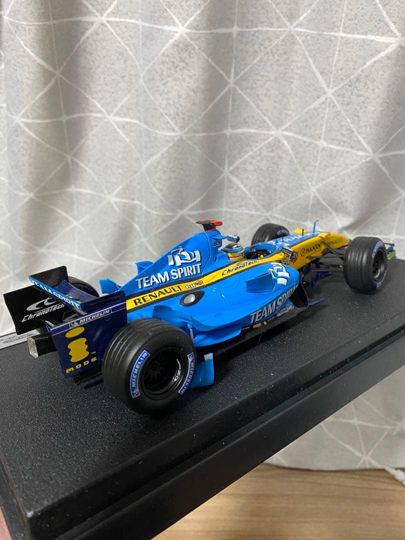 Renault R26 フェルナンド アロンソ レーシングカー