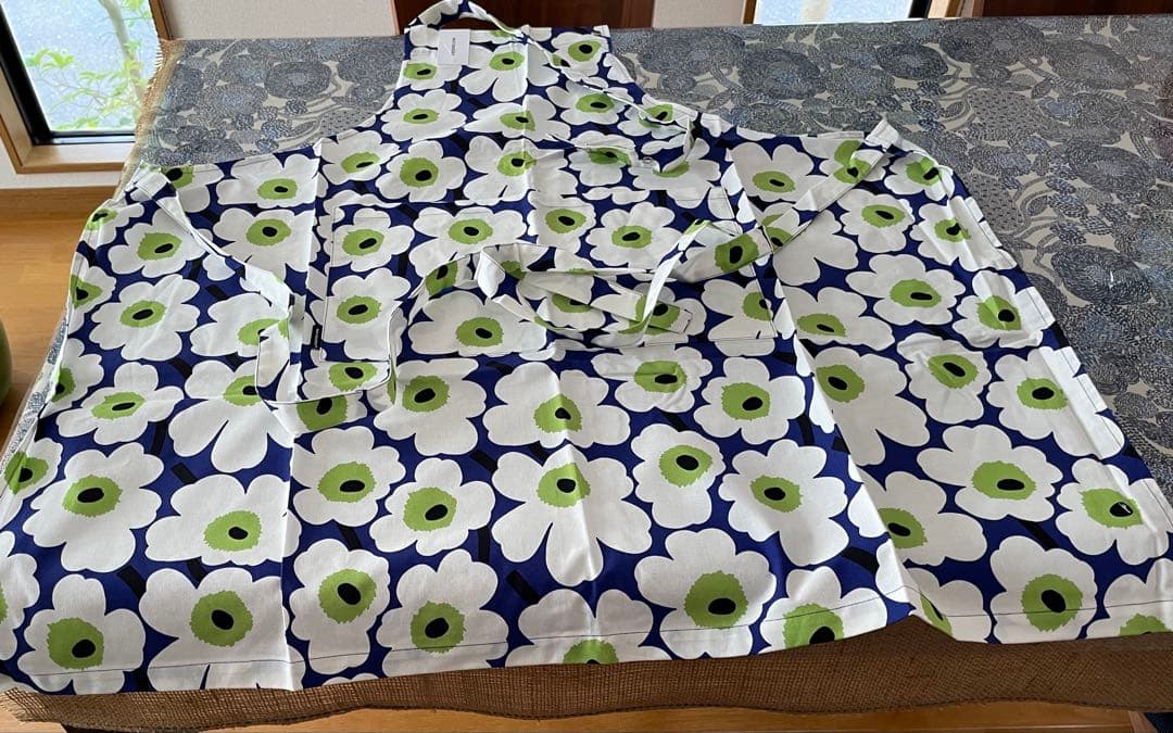 marimekko マリメッコ ✖︎ フィンエアー 限定色　エプロン　新品未使用