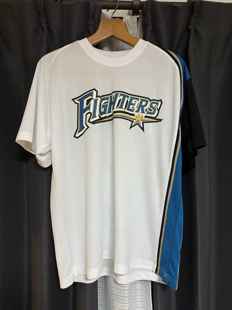 希少　中田翔　ファイターズ　サイン入りTシャツ