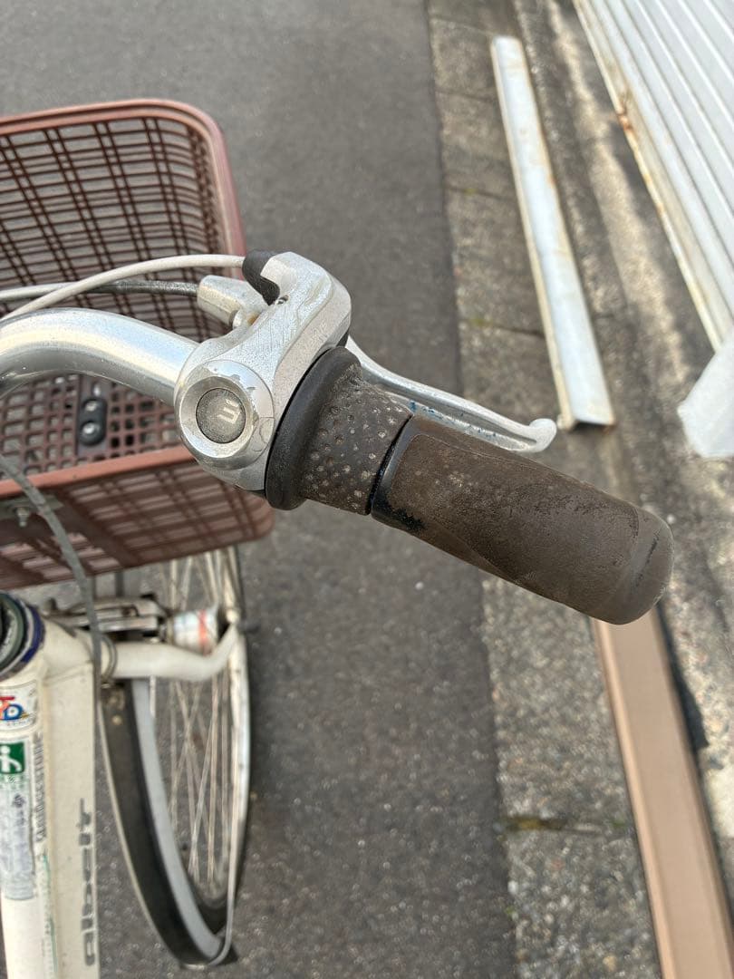 【引取り限定】ブリジストンシティサイクル 中古27インチ新品ヘルメット付き