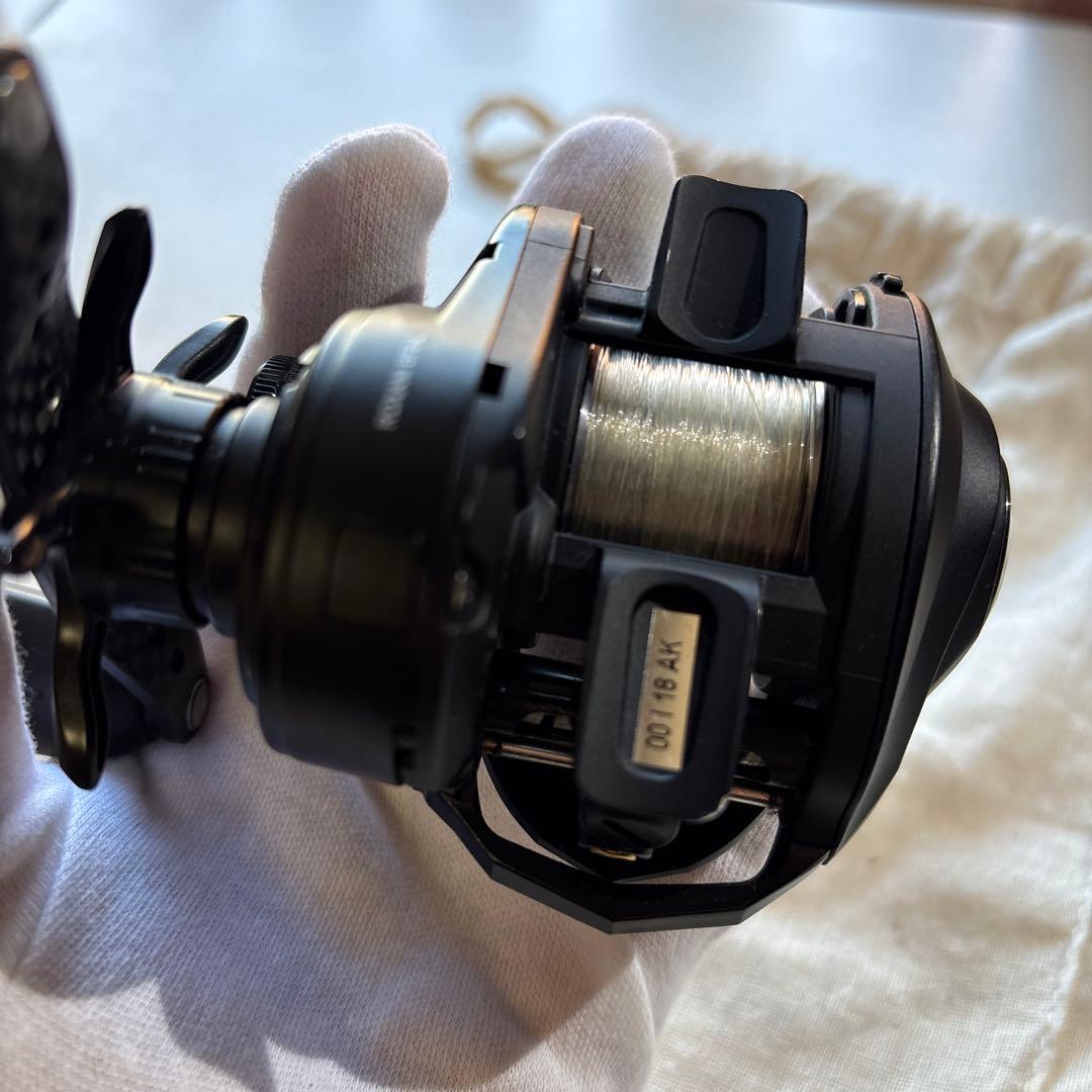 ABU Garciaベイトリール 　ROXANI　BF8-L