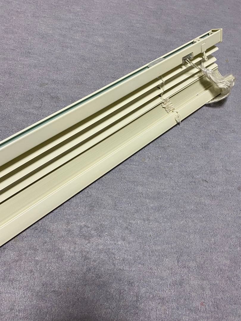 アイボリー プラスチック製ブラインド 2本セット178×108㎝