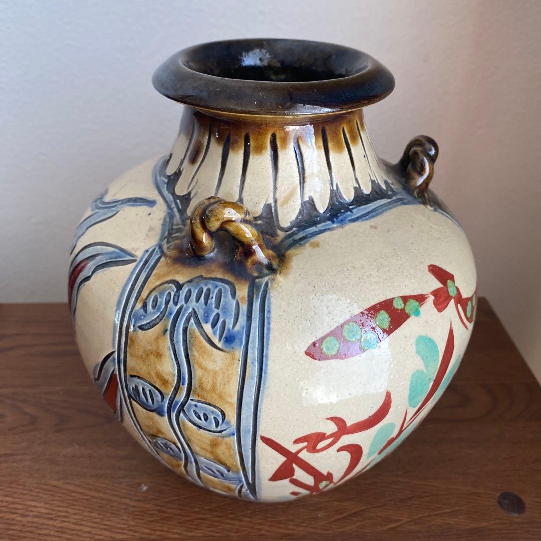 魚と花の装飾 陶器の花瓶