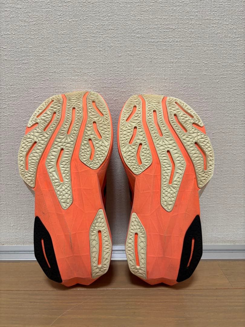 ニューバランス　FuelCell Rebel v4 23cm