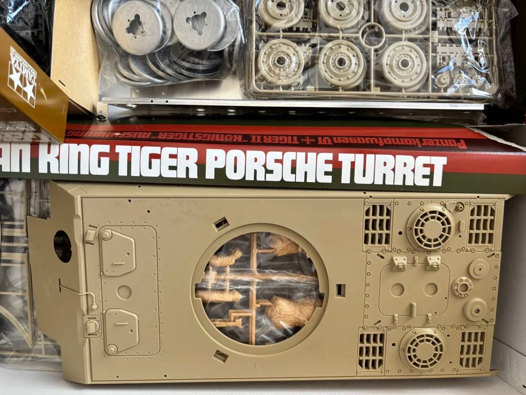 TAMIYA ドイツ虎王戦車ポルシェ砲塔モデル、1/16スケール