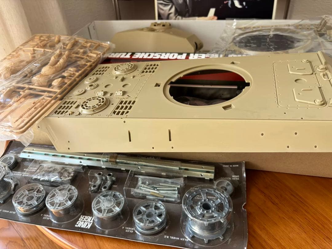 TAMIYA ドイツ虎王戦車ポルシェ砲塔モデル、1/16スケール