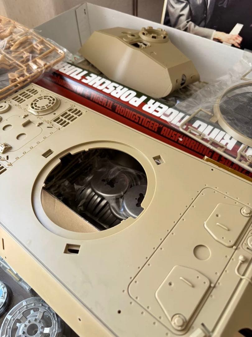 TAMIYA ドイツ虎王戦車ポルシェ砲塔モデル、1/16スケール