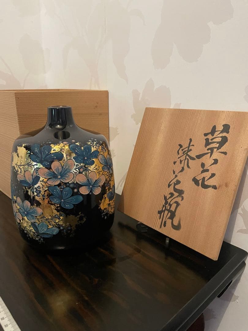新品　骨董品　希少　花瓶 花柄 陶器 木箱付き　彫漆 草花漆花瓶 草花漆 花瓶