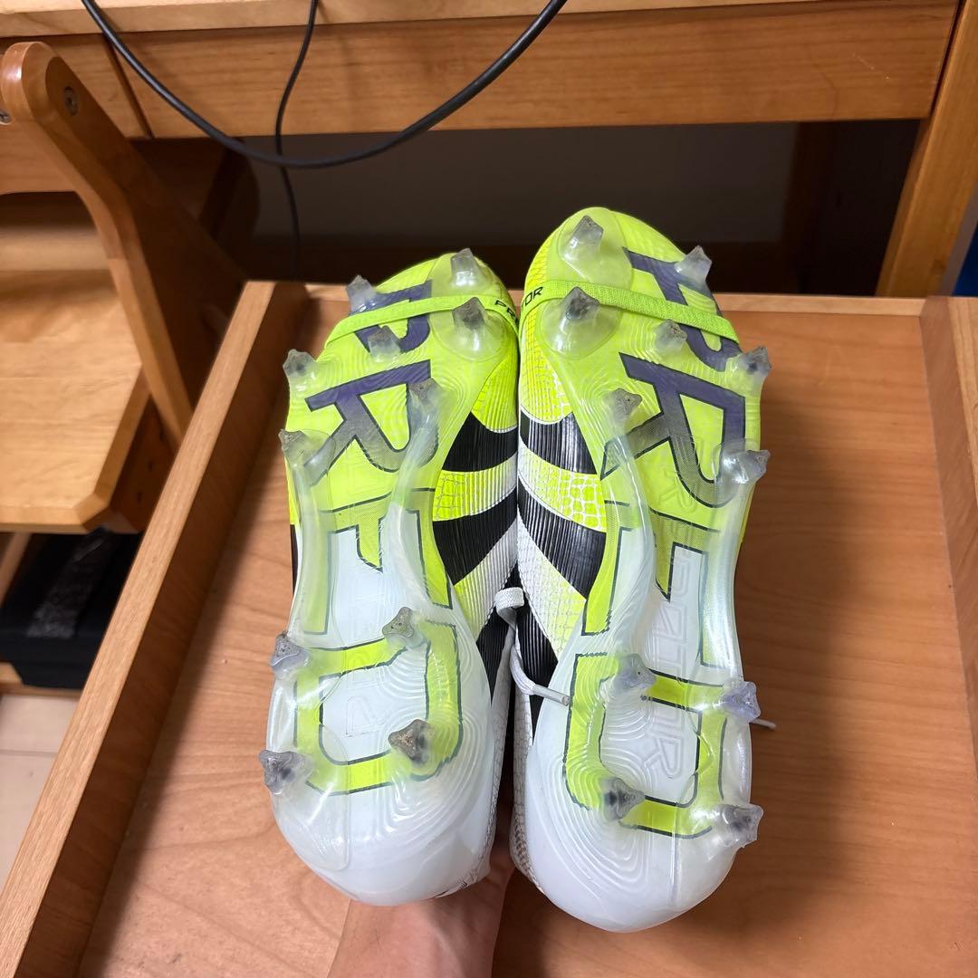 adidas Predator サッカーシューズ