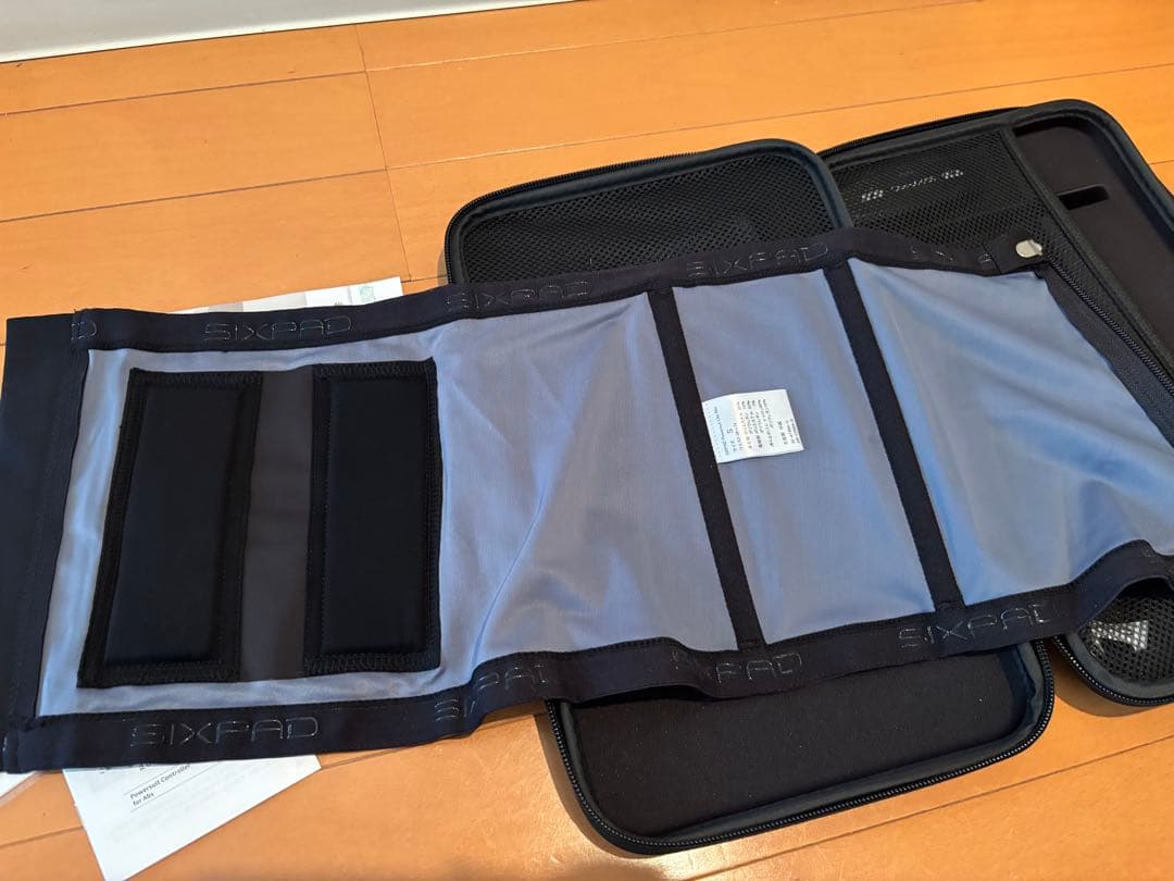 Sサイズ　SIXPAD シックスパッドパワースーツライトアブズコントローラー付