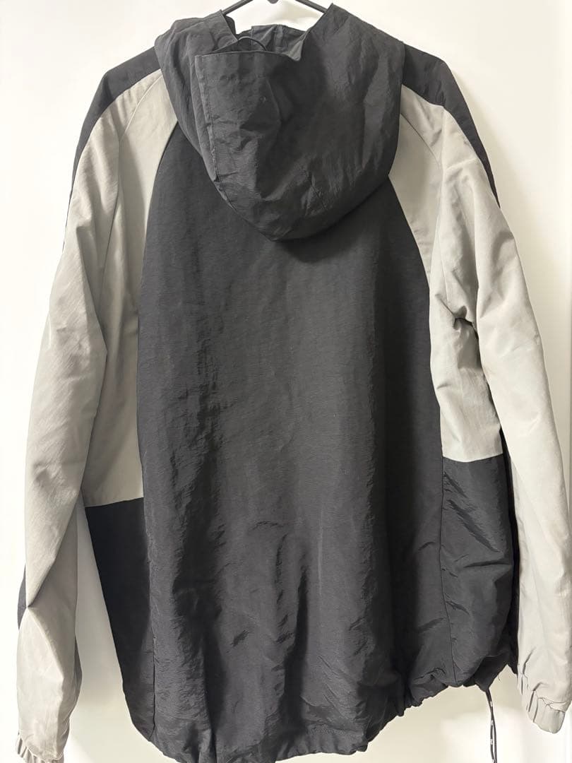 HUF ウィンドブレーカー