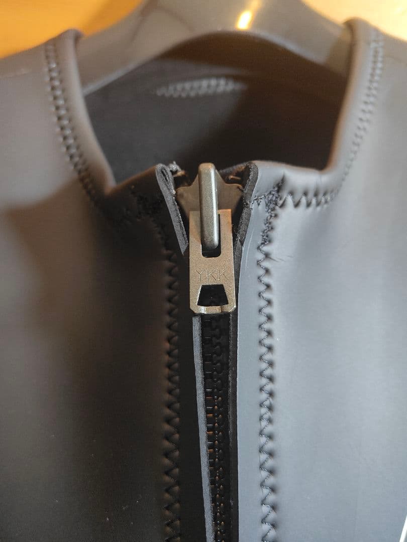 【極美品】O'neill オニール　正規品　ウェットスーツ フロントジップベスト