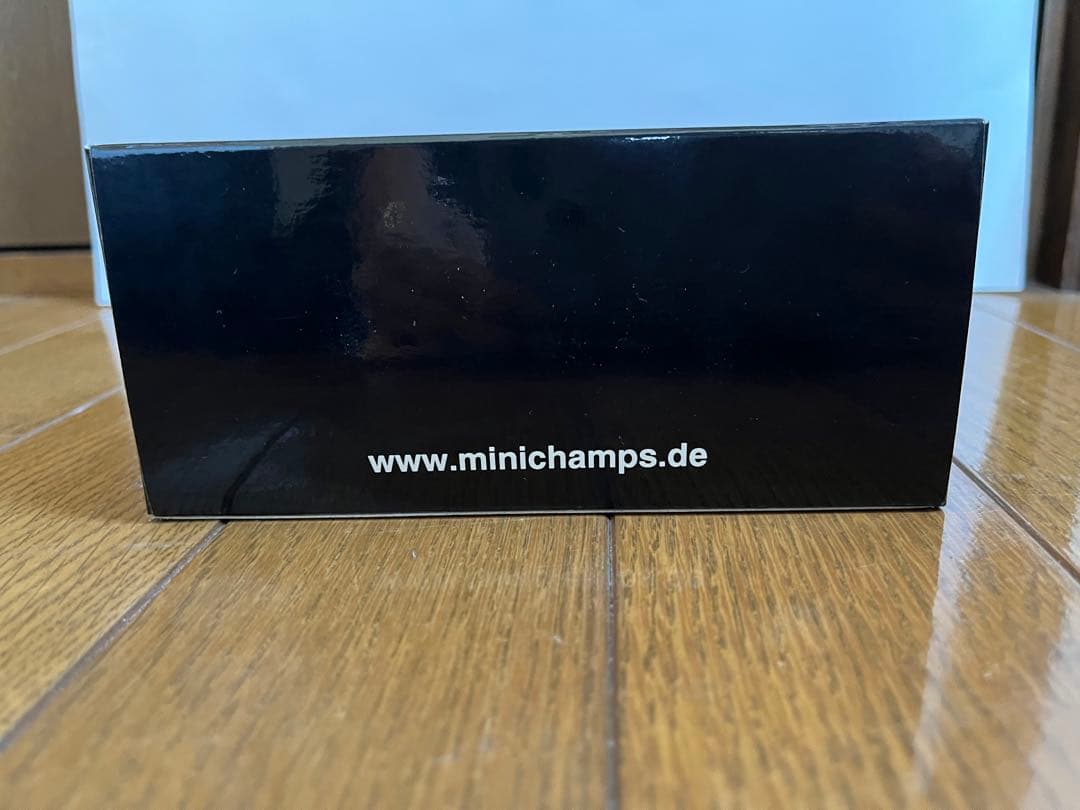 MINICHAMPS  7-Series 1986 レッドメタリック