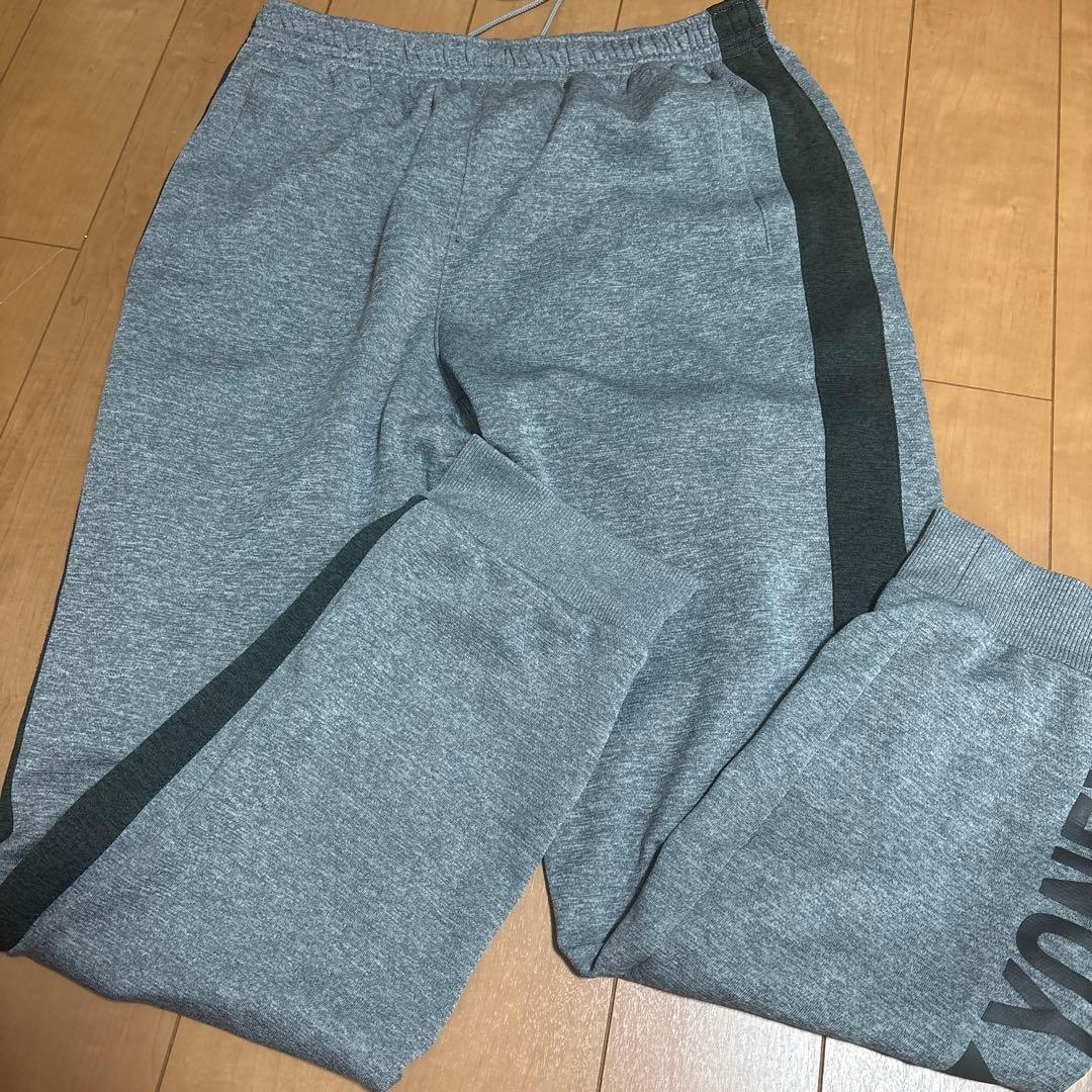 YONEX グレー フード付き ウォームアップウェア 上下 ネイビー短パン