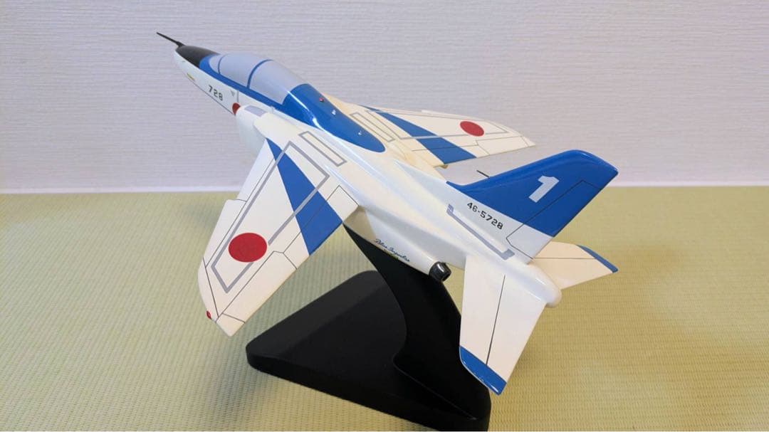小牧基地祭記念！T-4ブルーインパルス木製ソリッドモデル　約1/38スケール