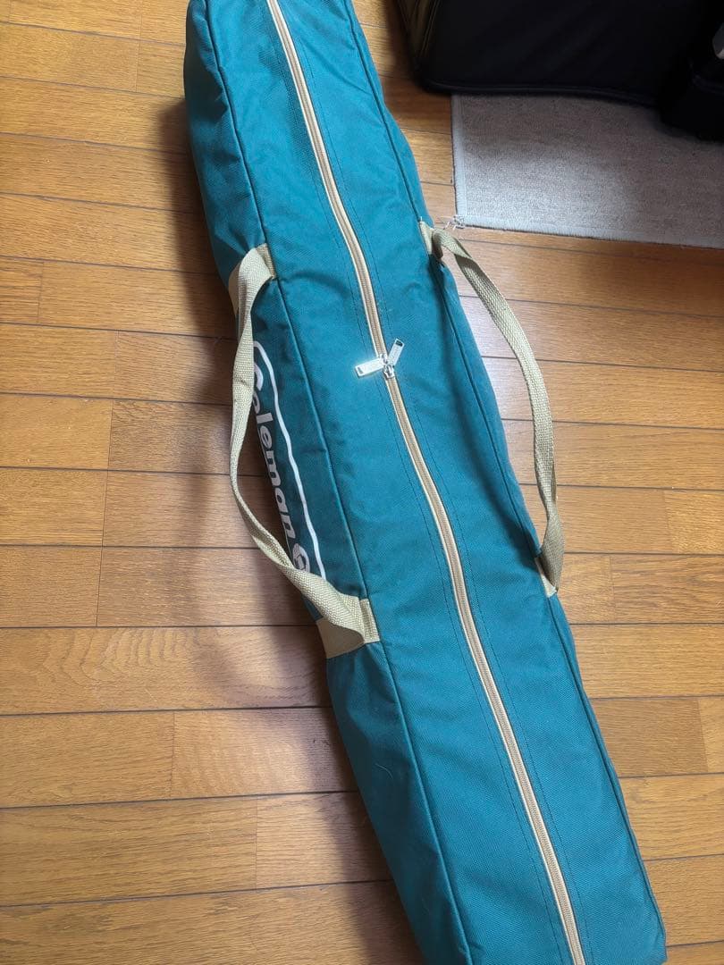 Coleman 折りたたみコット 緑/ベージュ収納袋付き、長椅子にも